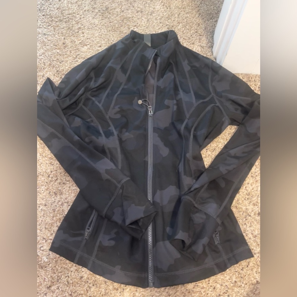 Define workout jacket camo